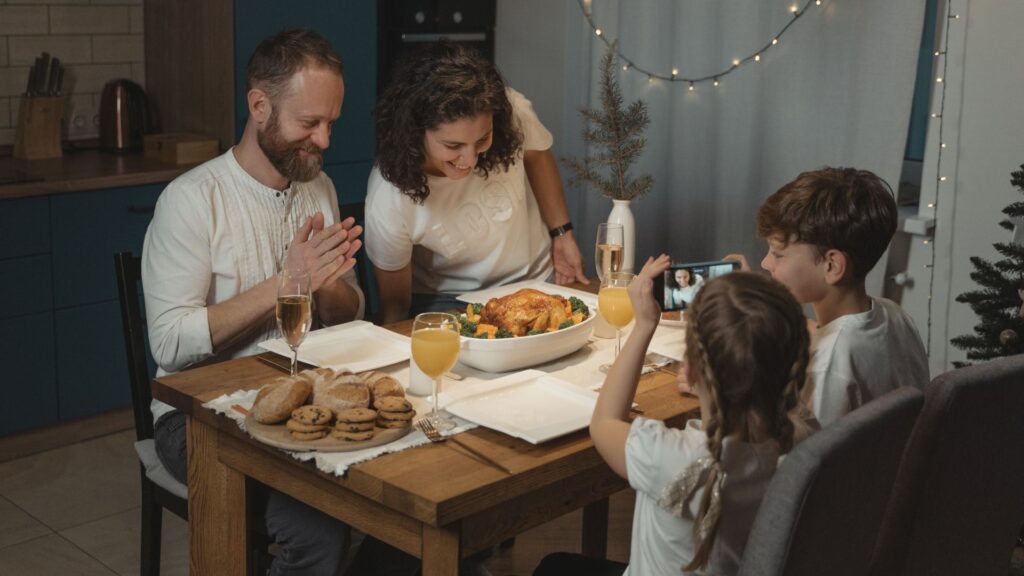 Thanksgiving holiday dad jokes for dinner laughs